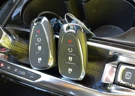 2025 Chevrolet Trax 1Lt из США, поврежденный, VIN KL77LHEP9SC287590